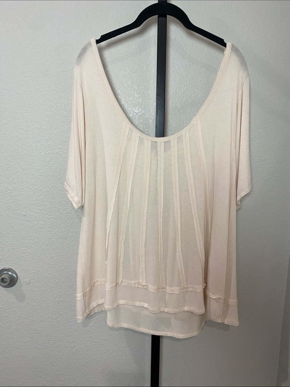 POL blush Scoop Neck Tunic Top with zipper accent
